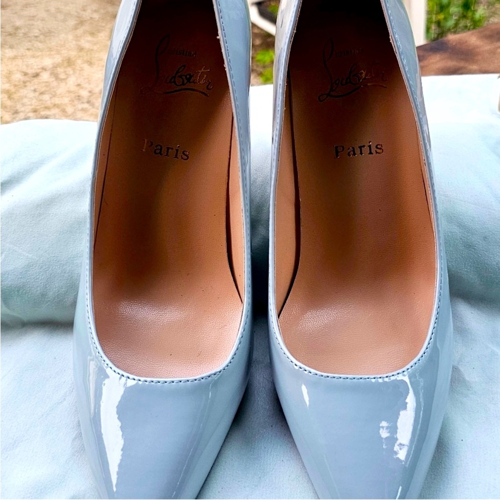 Christian Louboutin Décolleté 100 Patent Leather Gray Courts 42
